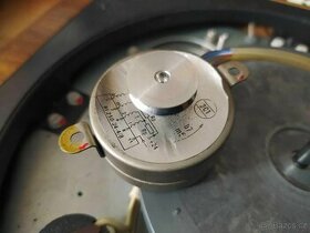 Motor SMR 300-100 24V a Motor M 302 z gramofonu Tesla NC 440 - 2