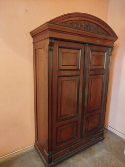 Starožitná šatní skříň - 2