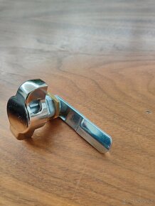 Otočný zámek se závorou - 2