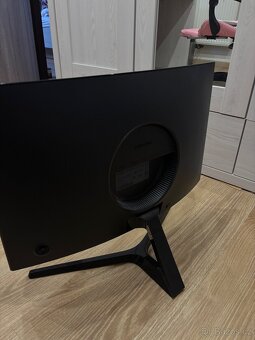 Herní monitor Samsung Odyssey G5 - 2