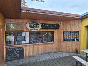 Pronajmu komerční objekt přímo na autobusovém nádraží v Hole - 2