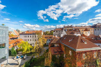 Prodej tichého bytu na Starém Městě s výhledem - 2