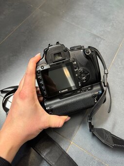 Zrcadlovka Canon EOS 400D + 3 objektivy, 2 stativy a batoh - 2