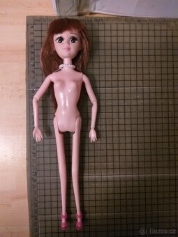 Panenka s 3D řasami - 2