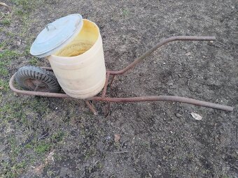 Kolečko s barelem. - 2