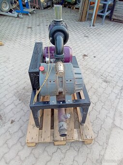 Vakuová vývěva. - 2