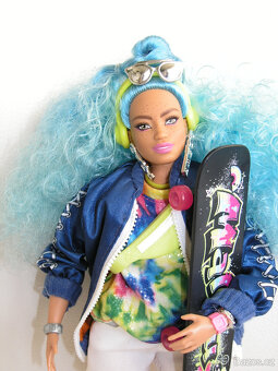 Panenka Barbie EXTRA modré vlasy Mattel - 2