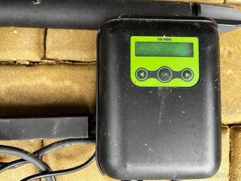 Automatické krmítko Velda pro jezírkové ryby - 2