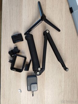 GoPro hero 7 sliver V dobrém stavu, - 2