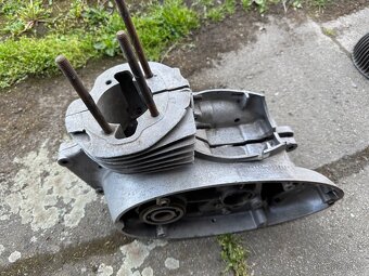 Blok a víka motoru Jawa 250 - 2