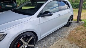 Černé kryty zrcátek GOLF 7, TOURAN 2 (nové) - 2