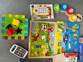 Set hraček pro 2-3 leté dítě-vkládačky,puzzle,telefony - 2