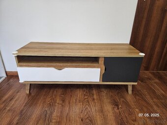 Stolek pod TV - 2