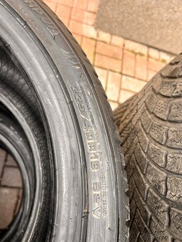 225/40 R18 - 2