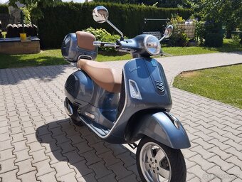 Vespa 300 GTS - 2