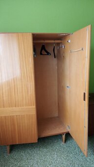 Skříně , peřiňák, noční stolky František Mezulánik - 2