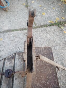 Svěrák Pionýr a závitník - 2