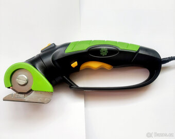 AKU ŘEZAČKA FIELDMANN- PVC,KOBERCE,KARTON - 2