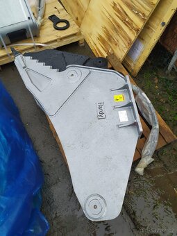 PAŘEZOVÉ NŮŽKY NA BAGR 8-12T - 2