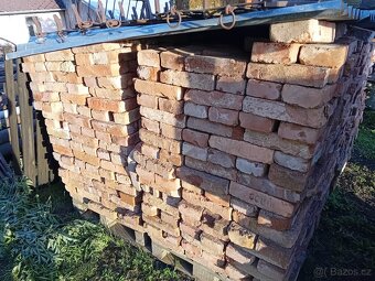 Prodám cihly pálené červené staré - 2
