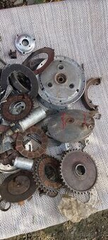 Prodám náhradní díly na veteráni vše originál - 2