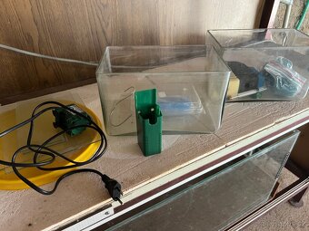 Velky akvariji set police prodana  Vse ostatni zatim je - 2