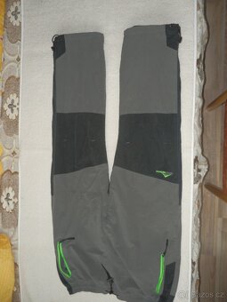 Prodej kalhot. - 2