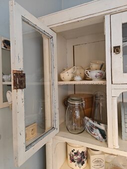 Starožitná kredenc - 2