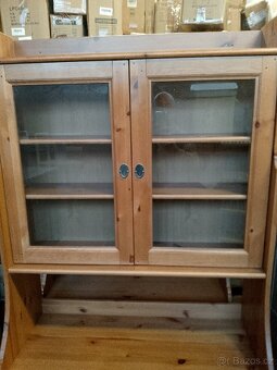 Dřevěná vitrína Ikea - 2