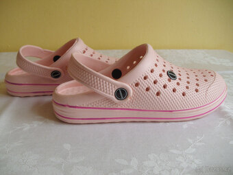 NOVÉ nazouváky crocs - vel. 41 - 2
