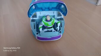 Vesmírná loď z toy story - 2