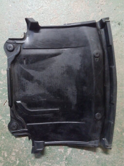 Kryt motoru na Mercedes W124 - 2