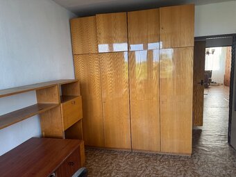 3x šatní skříň - 2