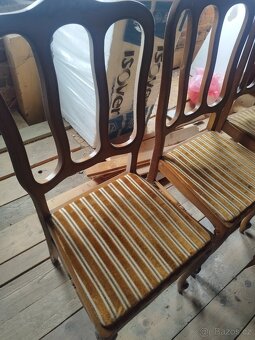 Prodám jídelní stůl rozkládací se šesti židlemi po babičce - 2