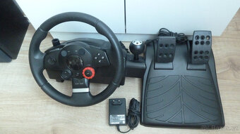 Simulátorový volant Logitech Driving Force GT, málo jetý - 2