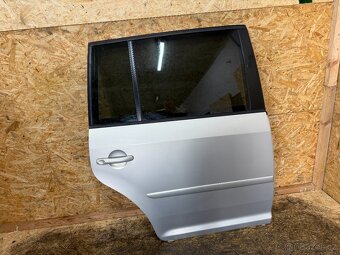 PRAVÉ ZADNÍ DVEŘE VW TOURAN 1T3 LR7L - 2
