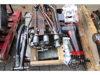 Zetor Crystal 8111 - 16145 víko hydrauliky novější typ - 2