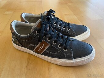 Boty Mustang a Crocs, brusle CCM - 2