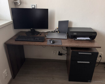 Kancelářský stůl dřevěný - 2