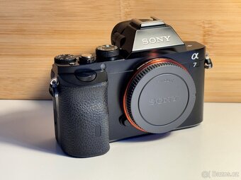 Sony Alpha A7 + objektivy, blesk, brašna, stativ - 2