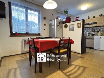 Dvougenerační RD s kanceláří, 2 x garáž, velká zahrada - Pra - 2