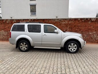 Nissan Pathfinder - 2