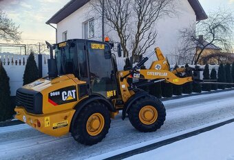 Čelni nakladač Caterpillar 906H - 2