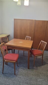 Jídelní stůl +4 židle - 2