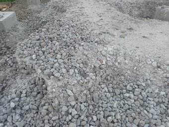 ZDARMA - Struska, směs struska/štěrk - frakce cca 10-30 mm - 2