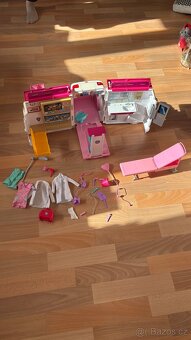 Barbie Ambulance - Mobilní klinika Mattel - 2