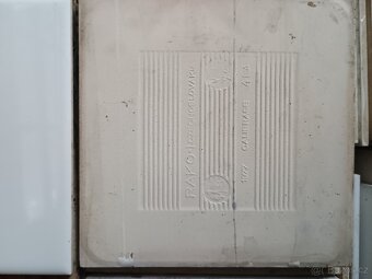 Daruji zdarma bílé obkládačky 15 x 15 cm. - 2