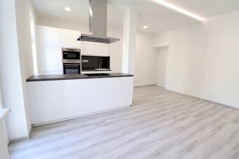 Rekonstruovaný byt 3+kk, 87 m2 s balkonem, Hradec Králové. - 2