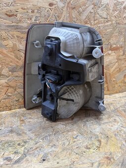 Prave zadni svetlo Vw Touran 1T2 2007-2009 - 2