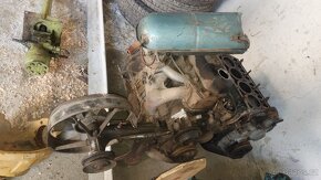 Škoda 100 motor - 2